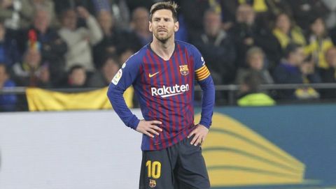 Barcelona forward Lionel Messi, right, reacts after Villarreal scored his side's fourth goal during the Spanish La Liga soccer match between Villarreal and FC Barcelona at the Ceramica stadium in Villarreal, Spain, Tuesday, April 2, 2019.(AP Photo/Alberto Saiz)
