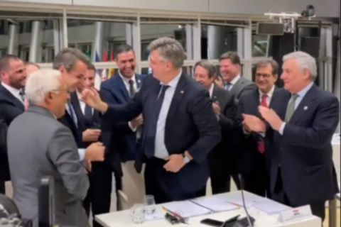 Μουντιάλ 2022: Τα διάλειμμα του Μητσοτάκη για το Κροατία - Βραζιλία και τα συγχαρητήρια στον Κροάτη πρωθυπουργό
