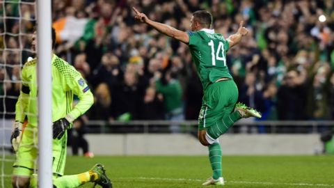 DUBLIN, IRELAND - NOVEMBER 16:  Jon Walters of Republic of Ireland celebrates after he scoring from the penalty spot during the Euro 2016 play-off second leg match between the Republic of Ireland and Bosnia-Herzegovina at Aviva Stadium on November 16, 2015 in Dublin, Ireland.  (Photo by Charles McQuillan/Getty Images)