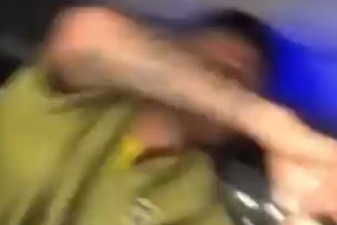 Ανατριχιαστικό video: "Βομβάρδιζαν" το πούλμαν και οι παίκτες της Μπόκα τραγουδούσαν αγκαλιασμένοι