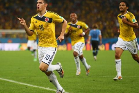 RIO DE JANEIRO, BRAZIL - JUNE 28: James Rodriguez of Colombia celebrates scoring his team's first goal during the 2014 FIFA World Cup Brazil round of 16 match between Colombia and Uruguay at Maracana on June 28, 2014 in Rio de Janeiro, Brazil.  (Photo by Jamie Squire/Getty Images)