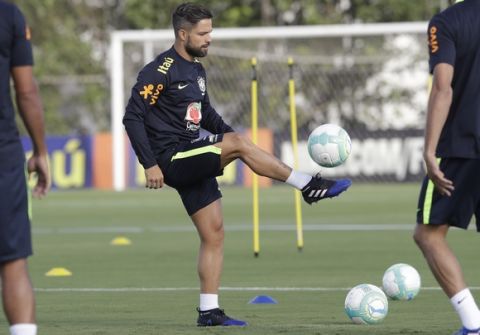 Brazil's Diego practices during a training session of the national soccer team in Sao Paulo, Brazil, Monday, March 20, 2017. Brazil will face Uruguay in a 2018 World Cup qualifying soccer match on March 23. (AP Photo/Andre Penner)