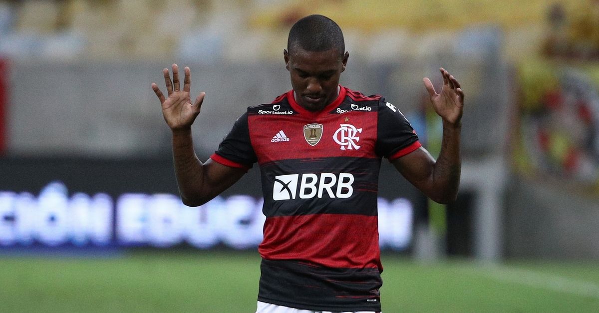 He supports Ramon Flamengo in the left-back position