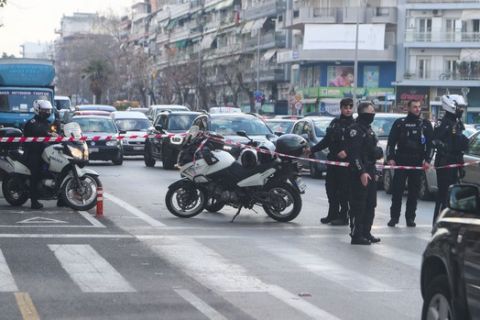 Αστυνομία στην οδό Καραμανλή στη Θεσσαλονίκη