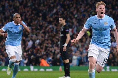 "Manchester City's Belgian midfielder Kevin De Bruyne (R) celebrates after scoring during the UEFA Champions league quarter-final second leg football match between Manchester City and Paris Saint-Germain at the Etihad stadium in Manchester on April 12, 2016. / AFP / OLI SCARFF        (Photo credit should read OLI SCARFF/AFP/Getty Images)"