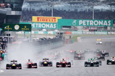Επεισοδιακή νίκη Φέτελ και Red Bull στην Μαλαισία