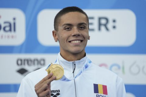 Ο Ντέιβιντ Πόποβιτς στο πόντιουμ των 100 μ στο Ευρωπαϊκό πρωτάθλημα κολύμβησης στη Ρώμη. 