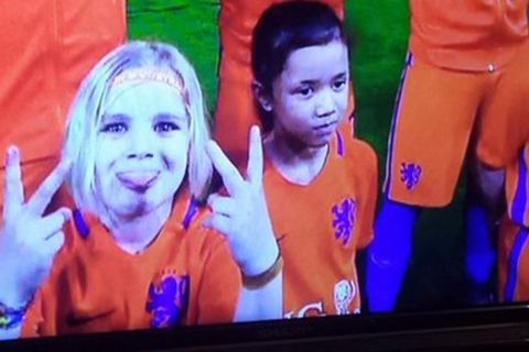 Η απίθανη "μικρή" που έγινε η μασκότ της εθνικής Ολλανδίας! 