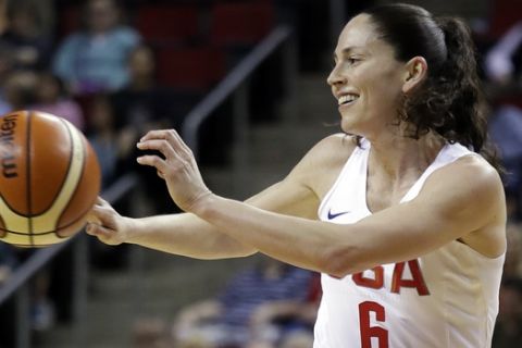 United States' Sue Bird in action against China in the first half of an exhibition basketball game Thursday, April 26, 2018, in Seattle. (AP Photo/Elaine Thompson)