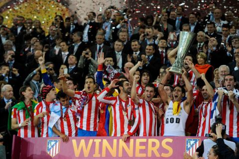 Players of Atletico Madrid celebrate with the trophy after winning the UEFA Europa League final football match between Club Atletico Madrid and Athletic Club Bilbao on May 9, 2012 at the National Arena stadium in Bucharest.   AFP PHOTO / PIERRE-PHILIPPE MARCOUPIERRE-PHILIPPE MARCOU/AFP/GettyImages