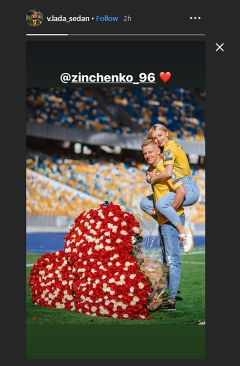 Ο Ζιντσένσκο έκανε πρόταση γάμου με 1.000 λουλούδια στο χορτάρι του "Ολιμπίσκι"