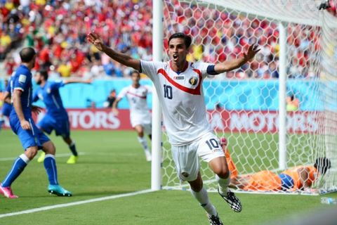 RECIFE, BRAZIL - JUNE 20:  Bryan Ruiz of Costa Rica celebrates scoring his team's first goal during the 2014 FIFA World Cup Brazil Group D match between Italy and Costa Rica at Arena Pernambuco on June 20, 2014 in Recife, Brazil.  (Photo by Jamie McDonald/Getty Images)