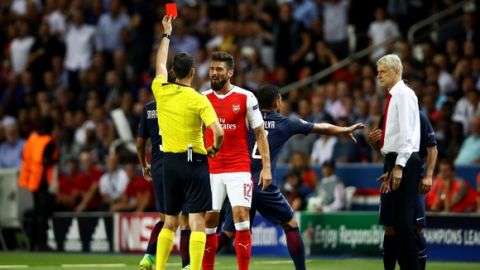 PARIS, FRANCE - SEPTEMBER 13: Olivier Giroud of Arsenal is shown a red card during the UEFA Champions League Group A match between Paris Saint-Germain and Arsenal FC at Parc des Princes on September 13, 2016 in Paris, France.  (Photo by Julian Finney/Getty Images)
