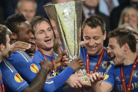 Chelsea's players celebrate with their trophy at the end of the UEFA Europa League final football match between Benfica and Chelsea on May 15, 2013 at Amsterdam ArenA in Amsterdam. Chelsea won 2-1.  AFP PHOTO / FRANCK FIFE        (Photo credit should read FRANCK FIFE/AFP/Getty Images)
