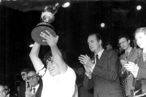 Ο Μίτσελ πανηγυρίζει με το Κύπελλο Ισπανίας της σεζόν 1988/89. Πίσω του, ο βασιλιάς της Ισπανίας, Χουάν Κάρλος.