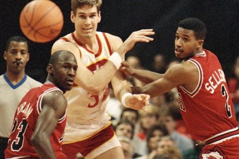 Chicago Bulls Michael Jordan (23) and Brad Sellers out flank Atlanta Hawks Jon Koncak forcing him to pass off to an unseen teammate during the 1st period of the NBA game in Atlanta, Jan. 10, 1989. (AP Photo/Joe Holoway Jr.)