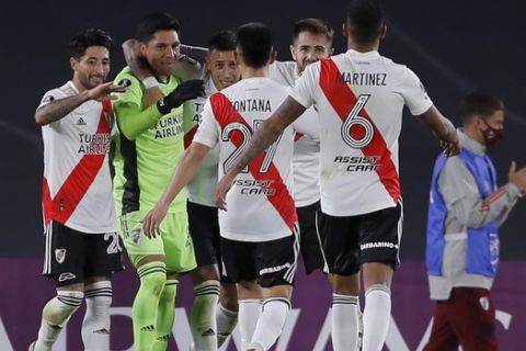 Players Argentina's River Plate celebrate their 2-1 victory over Colombia's Independiente Santa Fe at the end of a Copa Libertadores soccer match in Buenos Aires, Argentina, Wednesday, May 19, 2021. (Juan Ignacio Roncoroni/Pool via AP)