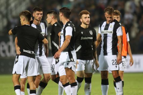 Οι παίκτες του ΠΑΟΚ μετά τον αποκλεισμό από τη Λέφσκι Σόφιας στο Conference League