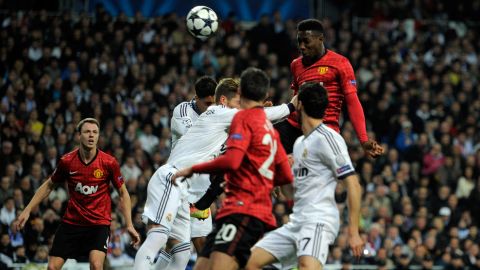 MADRID, SPAIN - FEBRUARY 13:  Danny Welbeck of Manchester United heads in the first goal during the UEFA Champions League Round of 16 first leg match between Real Madrid and Manchester United at Estadio Santiago Bernabeu on February 13, 2013 in Madrid, Spain.  (Photo by Gonzalo Arroyo Moreno/Getty Images)