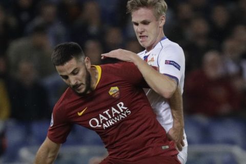 CSKA midfielder Arnor Sigurdsson, right, dribbles past Roma defender Kostas Manolas during a Champions League, Group G soccer match between AS Roma and CSKA Moscow, at the Olympic stadium in Rome, Tuesday, Oct. 23, 2018. (AP Photo/Gregorio Borgia)