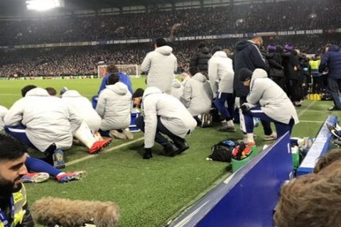 VIDEO: Ο Τζόλα ζήτησε από τους παίκτες να καθίσουν κάτω για να δουν οι οπαδοί τα πέναλτι!