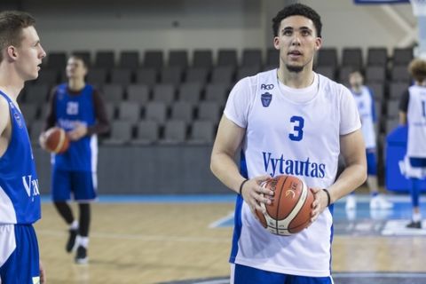 American basketball player LiAngelo takes part in a training session at the BC Prienai-Birstonas Vytautas arena, in Prienai, Lithuania, Friday, Jan. 5, 2018. LiAngelo Ball and LaMelo Ball have signed a one-year contract to play for Lithuanian professional basketball club Prienai - Birstonas Vytautas, in the southern Lithuania town of Prienai, some 110 km (68 miles) from the Lithuanian capital Vilnius.(AP Photo/Mindaugas Kulbis)
