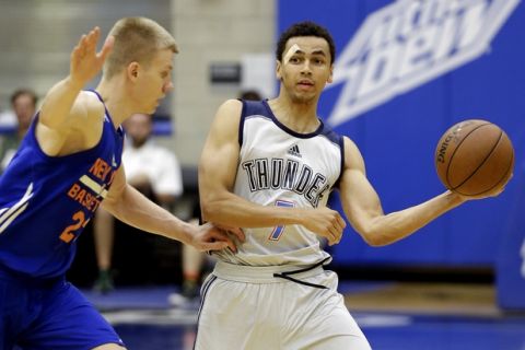 Oklahoma City Thunder's Marcus Paige, right, looks to pass the ball as he is guarded by New York Knicks' Ognjen Jaramaz during the second half of an NBA summer league basketball game, Monday, July 3, 2017, in Orlando, Fla. (AP Photo/John Raoux)