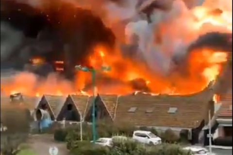 Καταστροφή στη Γαλλία: Τυλίχθηκε στις φλόγες το γήπεδο της Γκραβελίν