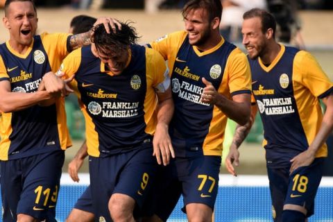 Foto IPP/Sabbatini 
Verona 30.05.2015 
Campionato Serie A Tim 2014-2015. 
Hellas Verona vs Juventus
nella foto luca toni esulta dopo il gol