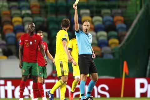 Ο διαιτητής Σρτζαν Γιοβάνοβιτς σε αναμέτρηση της Πορτογαλίας με την Σουηδία για το Nations League