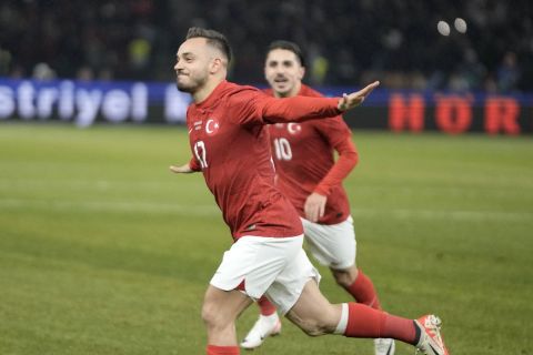 Ο Γιουσούφ Σάρι πανηγυρίζει γκολ στο Γερμανία - Τουρκία