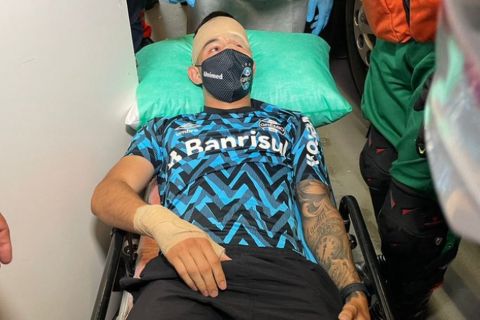 Παίκτης της Γκρέμιο τραυματίστηκε μετά από επίθεση που δέχθηκε το πούλμαν της ομάδας από οπαδούς της Ιντερνασιονάλ