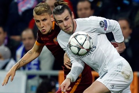 Real Madrid's Gareth Bale fights for the ball with Roma's Lucas Digne, left, during the Champions League Round of 16, second leg, soccer match between Real Madrid and Roma at the Bernabeu stadium in Madrid, Spain, Tuesday, March 8, 2016. (AP Photo/Francisco Seco)  