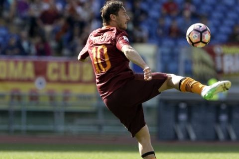 Roma's Francesco Totti goes for the ball during a Serie A soccer match between Roma and Atalanta, at the Olympic stadium in Rome, Saturday, April 15, 2017. (AP Photo/Gregorio Borgia)