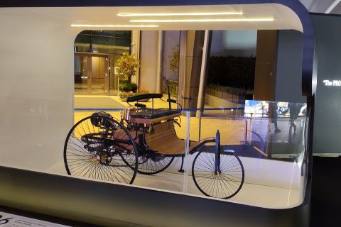 Ξεκίνησε η Έκθεση “PAST TO THE FUTURE” της Mercedes-Benz στο εμπορικό κέντρο Golden Hall