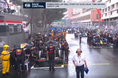 Formula 1, GP Μονακό: Καθυστέρηση και αναμπουμπούλα πριν από την εκκίνηση λόγω βροχής
