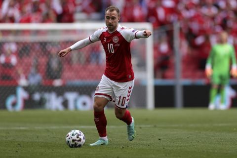 Ο Κρίστιαν Έρικσεν με τη φανέλα της Δανίας στην πρεμιέρα του Euro 2020 απέναντι στην Φινλανδία
