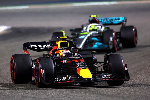 Formula 1: Η Red Bull πιστεύει ότι η Mercedes σύντομα θα κάνει τριπλή τη μάχη των τίτλων