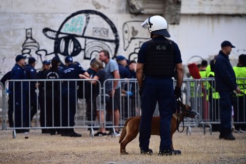Ολυμπιακός - Άστον Βίλα: Δρακόντεια μέτρα ασφαλείας, η ΕΛΑΣ έχει επιστρατεύσει σκυλιά για την τήρηση της τάξης