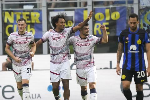 Οι παίκτες της Μπολόνια πανηγυρίζουν γκολ που σημείωσαν κόντρα στην Ίντερ για τη Serie A 2023-2024 στο "Τζιουζέπε Μεάτσα", Μιλάνο | Σάββατο 7 Οκτωβρίου 2023