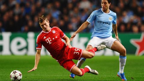 MANCHESTER, ENGLAND - OCTOBER 02: Toni Kroos of Muenchen is challenged by Samir Nasri of Manchester City during the UEFA Champions League Group D match between Manchester City and FC Bayern Muenchen at Etihad Stadium on October 2, 2013 in Manchester, England.  (Photo by Laurence Griffiths/Getty Images)