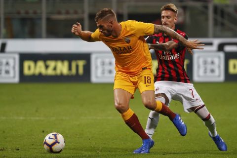 Μονομαχία του Νταβίντε Σαντόν με τον Σάμουελ Καστιγέχο σε ματς της Serie A μεταξύ της Ρόμα και της Μίλαν | 31 Αυγούστου 2018