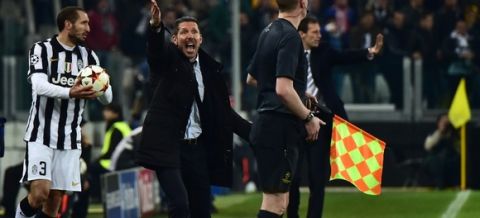 Atletico Madrid's Argentinian coach Diego Simeone reacts during the UEFA Champions League football match Juventus vs Atletico Madrid at the "Juventus Stadium" in Turin on December 9, 2014.    AFP PHOTO / GIUSEPPE CACACE        (Photo credit should read GIUSEPPE CACACE/AFP/Getty Images)