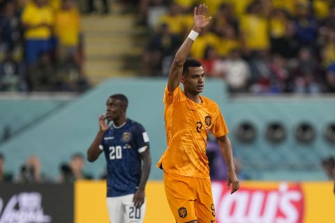 Ο Χάκπο πανηγυρίζει γκολ του στην αναμέτρηση της Ολλανδίας με το Εκουαδόρ
