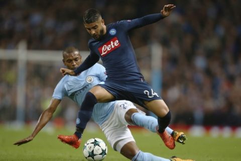 Napoli's Lorenzo Insigne, right, challenges for the ball with Manchester City's Fernandinho during the Champions League group F soccer match between Manchester City and Napoli at the Etihad Stadium in Manchester, England, Tuesday, Oct.17, 2017. (AP Photo/Dave Thompson)