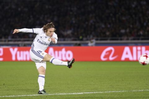 CORRECTS NAME AND ACTION - Real Madrid's Luka Modric kicks the ball for a pass in the first half of the final match against Kashima Antlers at the FIFA Club World Cup soccer tournament in Yokohama, near Tokyo, Sunday, Dec. 18, 2016. (AP Photo/Shizuo Kambayashi)