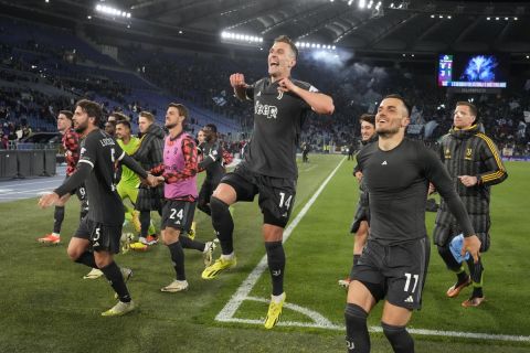Juventus players celebrate at the end of the Italian Cup semi-final soccer match between Lazio and Juventus at Rome's Olympic Stadium, Italy, Tuesday, April 23, 2024. (AP Photo/Gregorio Borgia)