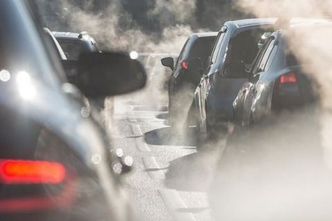 Αυξήθηκαν, αντί να μειωθούν οι εκπομπές ρύπων από τα αυτοκίνητα