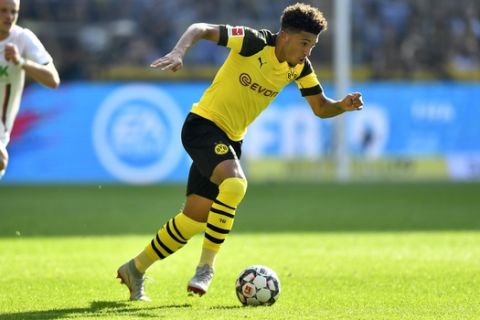 Dortmund's Jadon Sancho plays the ball during the German Bundesliga soccer match between Borussia Dortmund and FC Augsburg in Dortmund, Germany, Saturday, Oct. 6, 2018. (AP Photo/Martin Meissner)