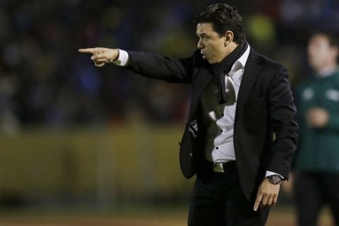Marcelo Gallardo coach of Argentina's River Plate, gives instructions to his players in the field during a Copa Libertadores soccer match against Ecuador 's Independiente del Valle, in Quito, Ecuador, Thursday, April 28, 2016. (AP Photo/Dolores Ochoa)